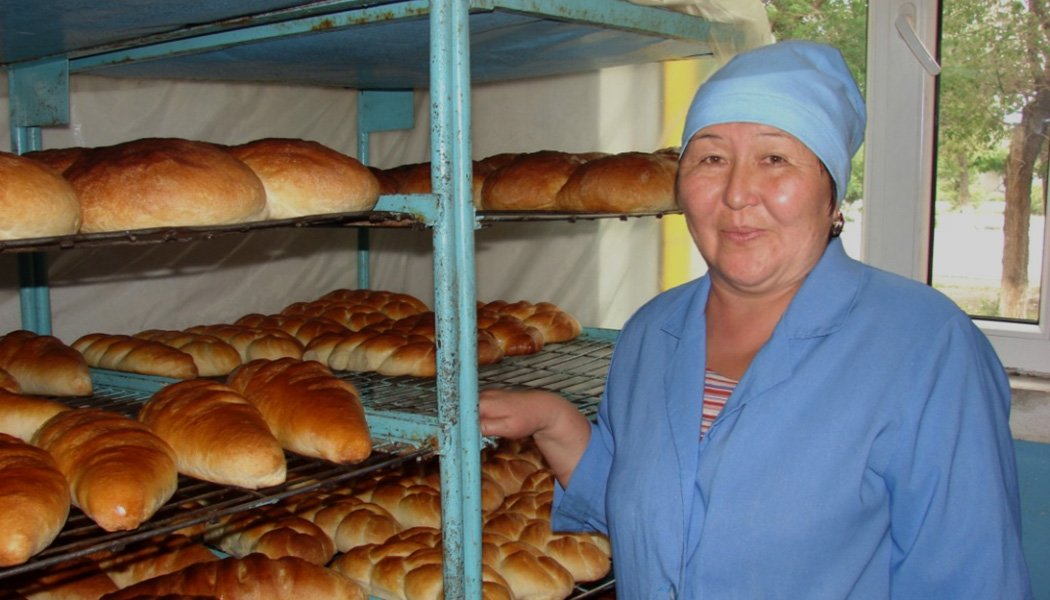 Kyrgyz-Client-Saykal-Smadiyarova-with-Bread